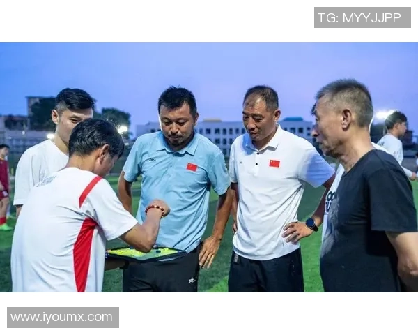 与杨伟畅谈足球生涯的点滴与成长之路